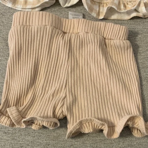 Nicole Miller baby Checkered Top and Ruffled Shorts Set 12 months - Picture 5 of 8